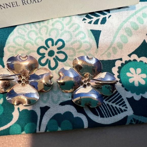 Stuart Nye Sterling Silver Dogwood French Wire Earrings - Picture 4 of 9